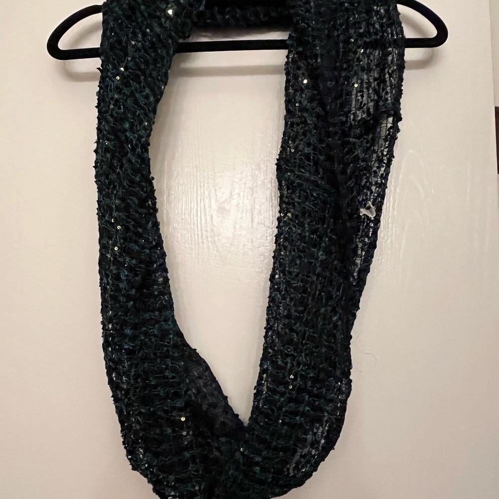 ❤️‍🔥BOGO free (equal or lesser value). Scarf